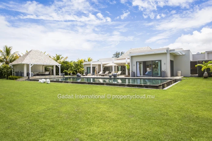 Exceptional villa with panoramic golf view at Anahita Beau Champ