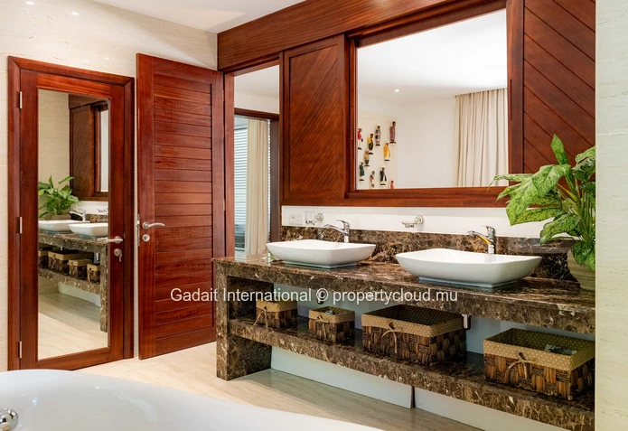 Une villa d'exception en première ligne de golf, au cœur du prestigieux domaine Anahita