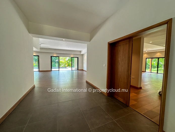 Invest now in this villa with pool and outdoor gazebo