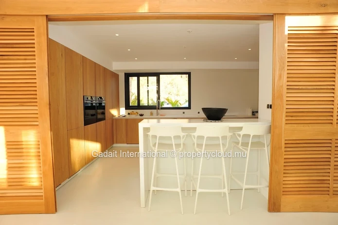 An Elegant and Distinguished Property: A Luxurious Villa Perfect for Refined Connoisseurs