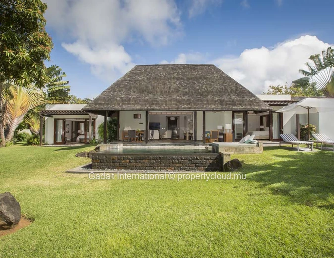Investissez dans le luxe sur la côte Est de l'île Maurice avec cette villa de 3 chambres, vue Golf