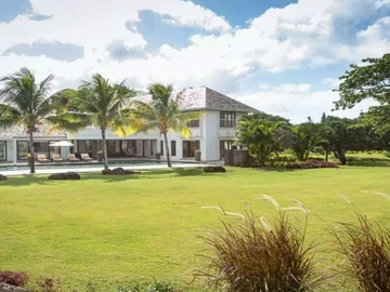5 Bedroom Villa