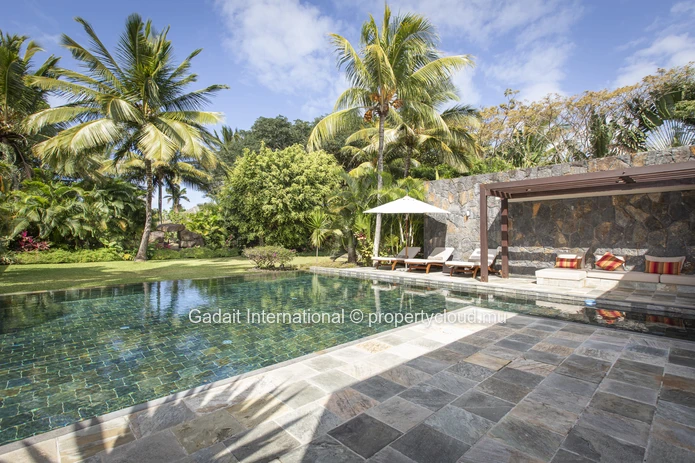 Villa contemporaine avec piscine et jardin tropical à vendre | Anahita Golf & Spa Resort Beau Champ