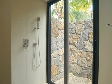 5 Bedroom Villa