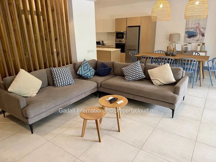 3-bedroom ground-floor apartment with covered terrace – Pointe aux Canonniers