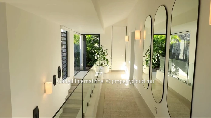 Contemporary villa with breathtaking lagoon views in Rivière Noire