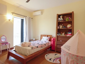 5 Bedroom Villa