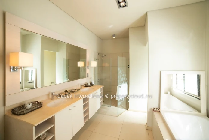 For rent magnificent 4 bedroom villa in the west coast of Tamarin