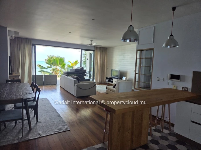 Exceptional Penthouse for Long-Term Rent in Roches Noires