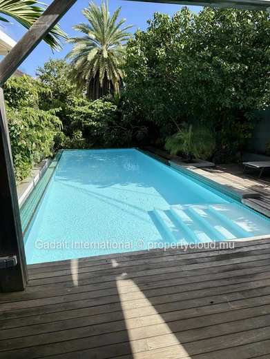 3-bedroom ground-floor apartment with covered terrace – Pointe aux Canonniers