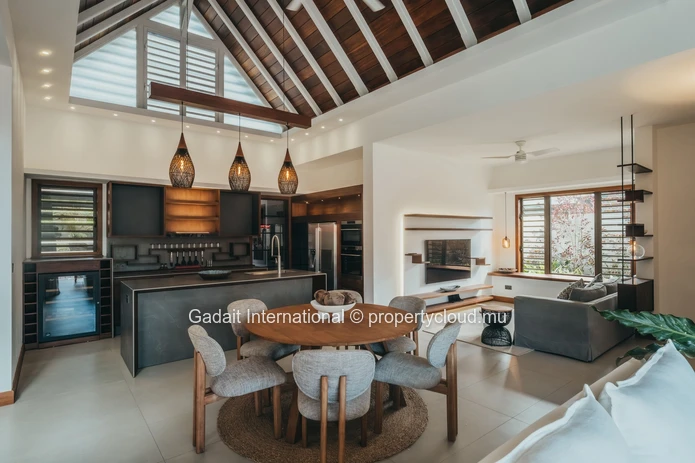 Luxury 4-Bedroom Villa in Grand Baie – Spectacular Volumes and Tropical Lifestyle in Mauritius