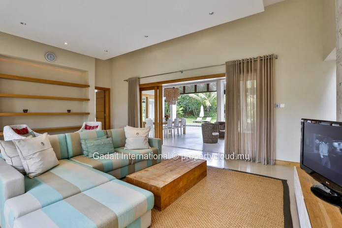 Villa contemporaine avec piscine et jardin tropical à vendre | Anahita Golf & Spa Resort Beau Champ