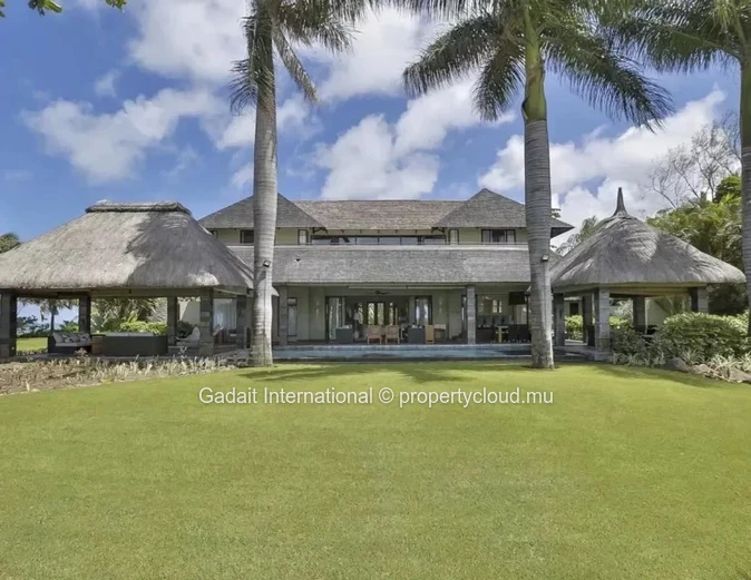 Investissez dans cette villa à l'est de l'île Maurice avec plage privée et accès golf