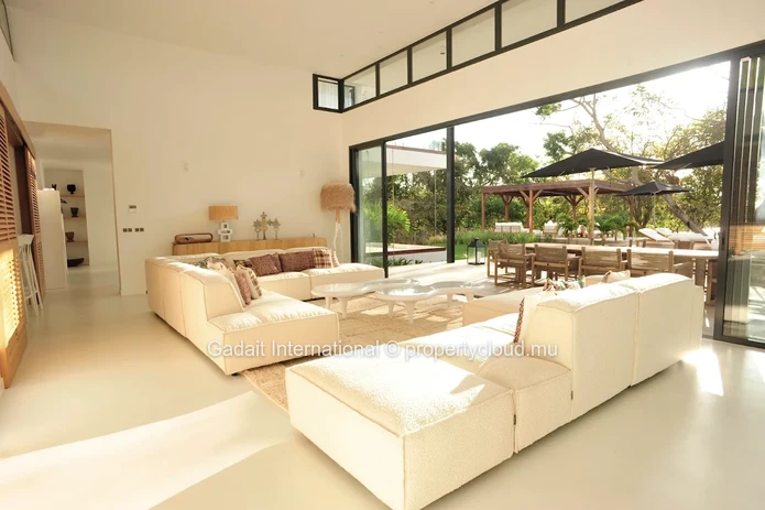 An Elegant and Distinguished Property: A Luxurious Villa Perfect for Refined Connoisseurs