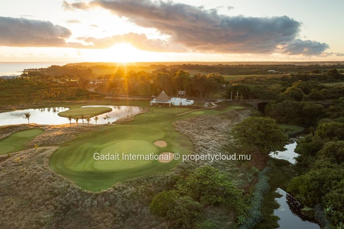 Invest in a luxury 2 bedroom villa with golf view in Azuri, Mauritius