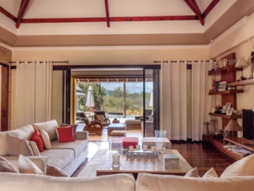 5 Bedroom Villa