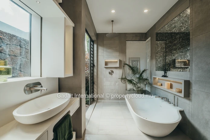 Luxury 4-Bedroom Villa in Grand Baie – Spectacular Volumes and Tropical Lifestyle in Mauritius