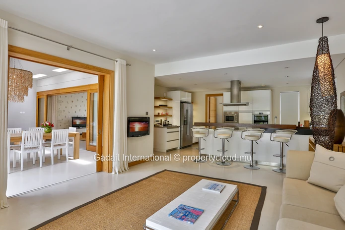 Villa contemporaine avec piscine et jardin tropical à vendre | Anahita Golf & Spa Resort Beau Champ