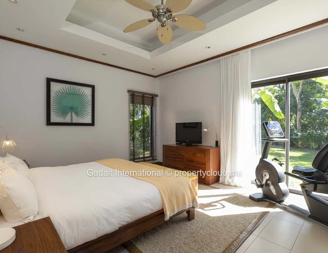 Investissez dans cette superbe Villa luxueuse avec vue golf et vue mer dans l'est de l'Ile Maurice