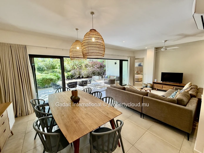 3-bedroom ground-floor apartment with covered terrace – Pointe aux Canonniers
