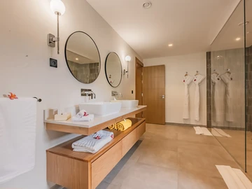 5 Bedroom Villa