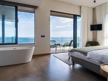 5 Bedroom Villa