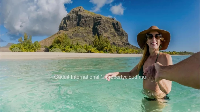 HARMONIE : 204 m² villa with sea view and Le Morne mountain panorama in Rivière Noire