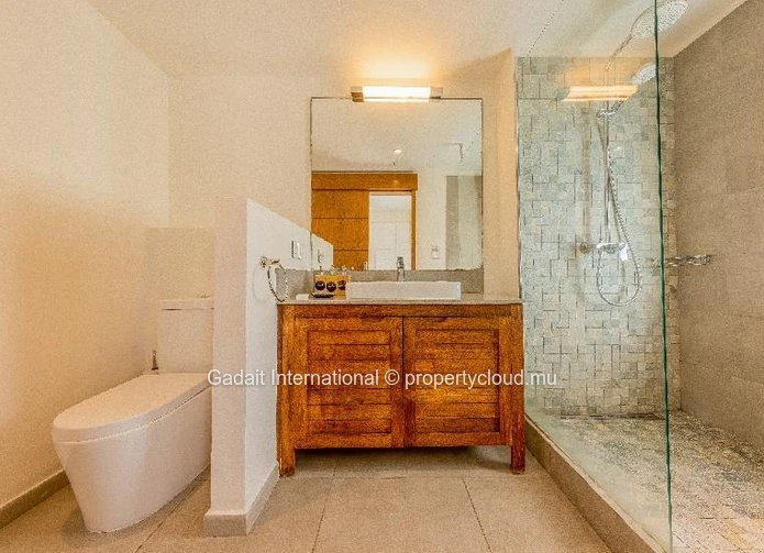 Villa de 4 chambres avec Services sur-mesure à vendre à Rivière Noire