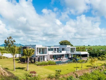 5 Bedroom Villa