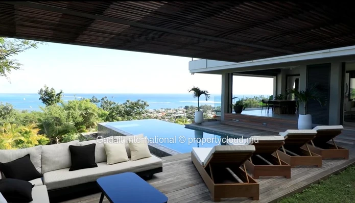 Contemporary villa with breathtaking lagoon views in Rivière Noire