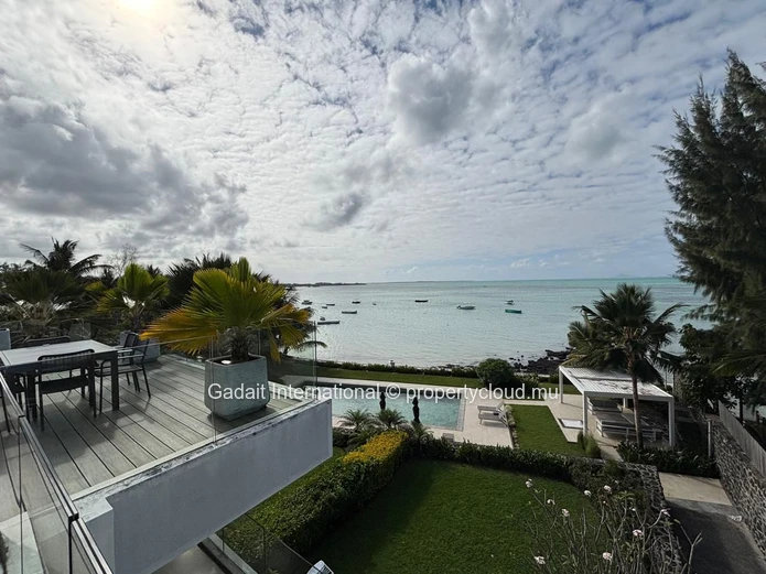 Exceptional Penthouse for Long-Term Rent in Roches Noires