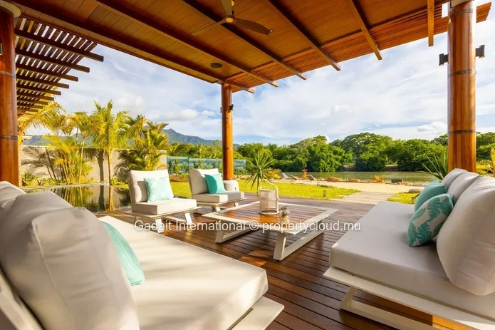Villa de luxe avec quai privé à vendre | La Balise Marina – Rivière Noire