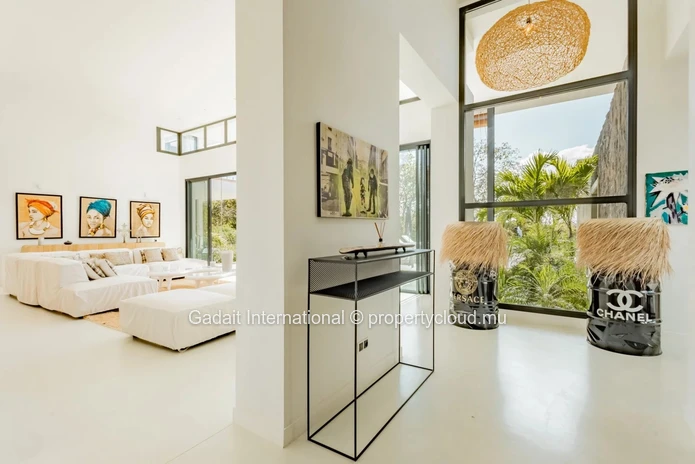 An Elegant and Distinguished Property: A Luxurious Villa Perfect for Refined Connoisseurs