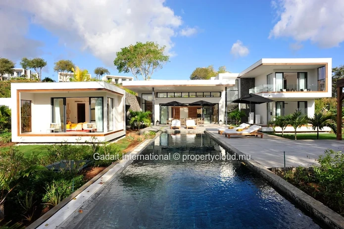 An Elegant and Distinguished Property: A Luxurious Villa Perfect for Refined Connoisseurs
