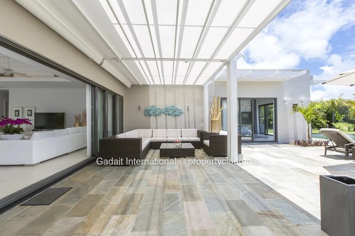 Exceptional villa with panoramic golf view at Anahita Beau Champ
