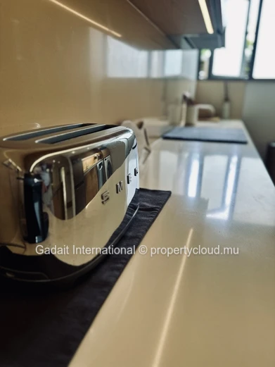 Appartement de Prestige à Montchoisy – Luxe, Sérénité et Accès Direct à la Plage