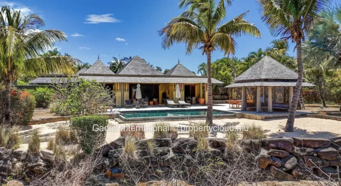Luxury villa with 5 bedrooms and unobstructed views for sale | Tamarina Golf Resort, Mauritius