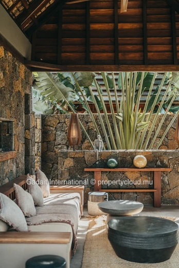 Luxury 4-Bedroom Villa in Grand Baie – Spectacular Volumes and Tropical Lifestyle in Mauritius