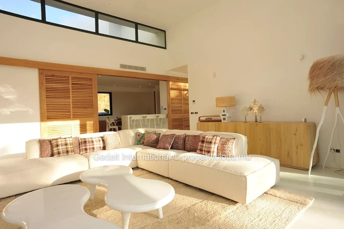 An Elegant and Distinguished Property: A Luxurious Villa Perfect for Refined Connoisseurs
