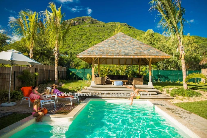Villa with private pool and tropical garden for sale | Black River