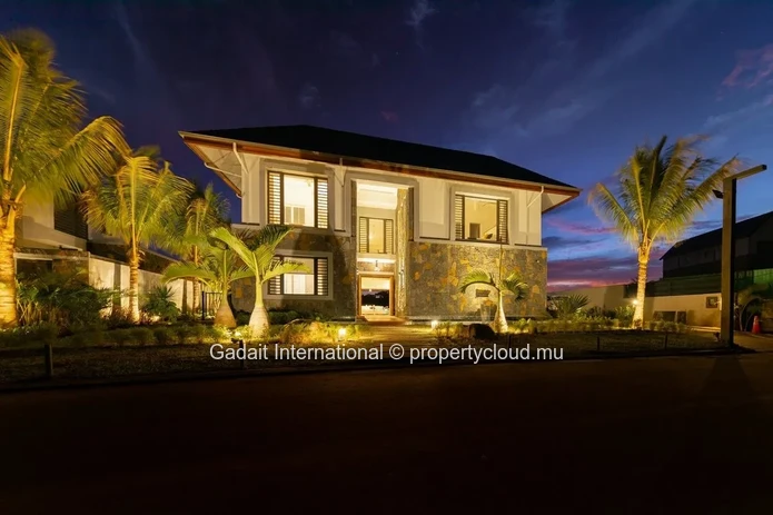 Villa de luxe avec quai privé à vendre | La Balise Marina – Rivière Noire